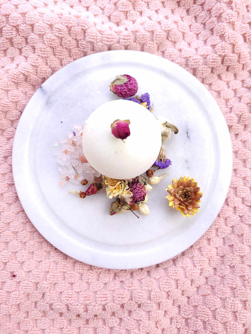 Collection Bain de fleurs  | Bombe de bain effervescente Lilas et fleurs séchées