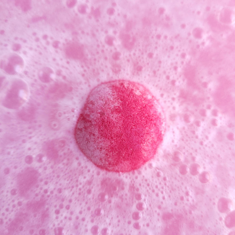 Bombe de bain effervescente Milkshake aux fraises │Efferv'essence - Efferv'essence